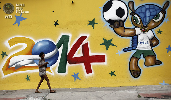 Граффити на тему ЧМ-2014 в Бразилии (15 фото)