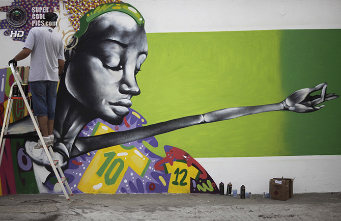 Граффити на тему ЧМ-2014 в Бразилии (15 фото)