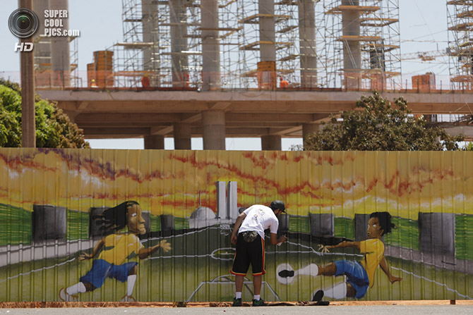 Граффити на тему ЧМ-2014 в Бразилии (15 фото)