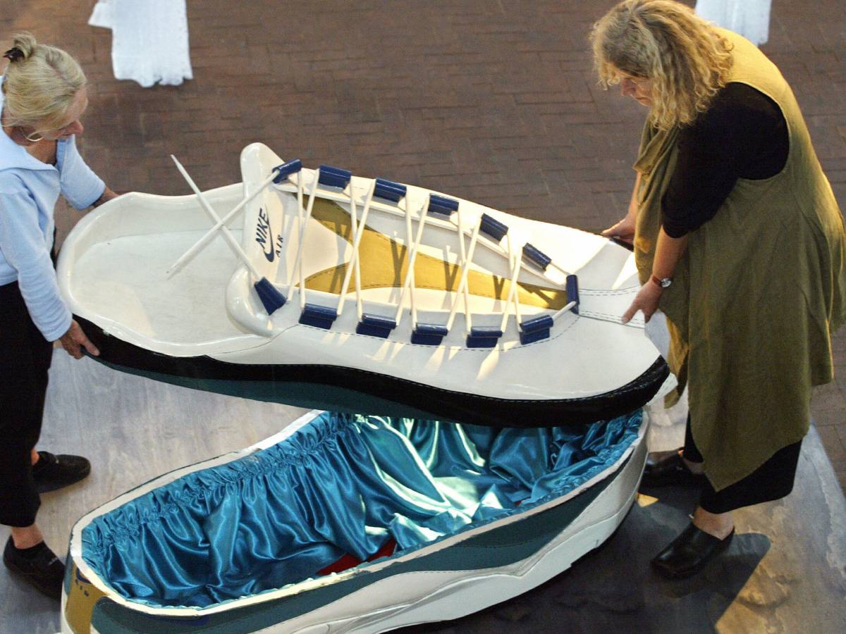 Самые странные погребальные обряды