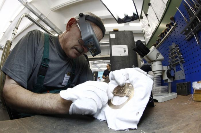 Как делают медали для Олимпиады в Сочи 2014