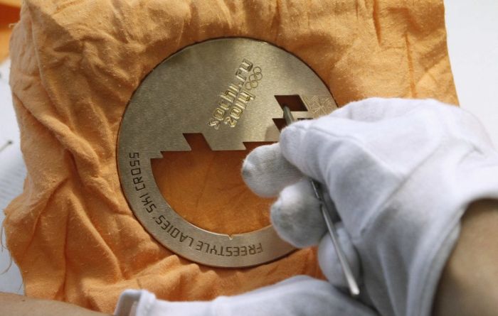 Как делают медали для Олимпиады в Сочи 2014