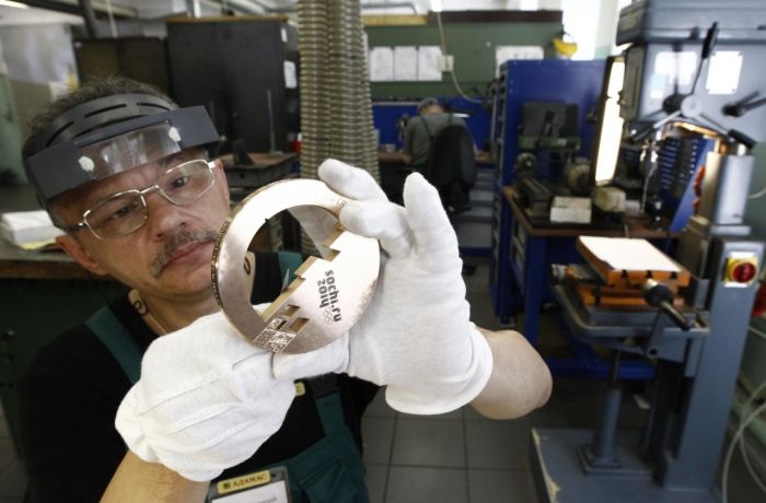 Как делают медали для Олимпиады в Сочи 2014