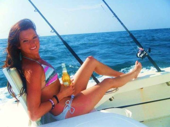 Красотки на рыбалке