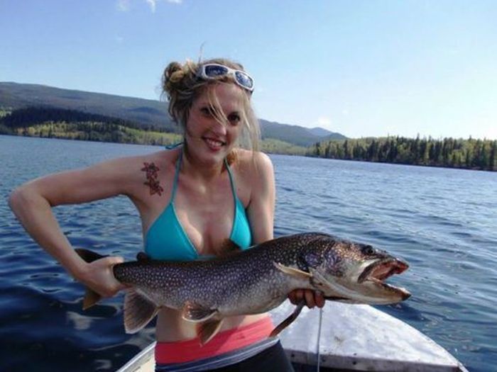 Красотки на рыбалке