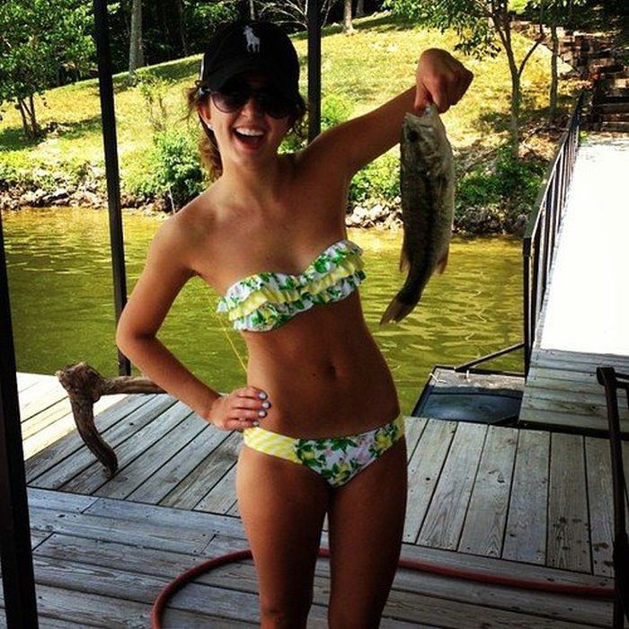 Красотки на рыбалке