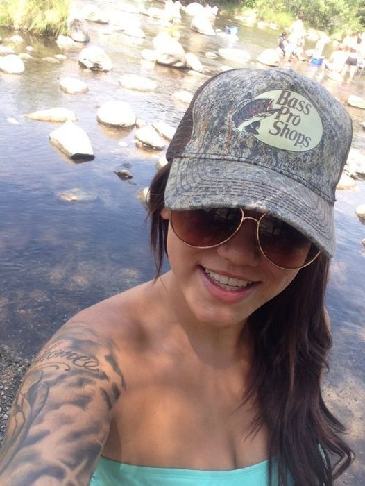 Красотки на рыбалке