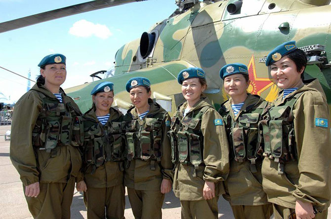 Девушки в армии Казахстана