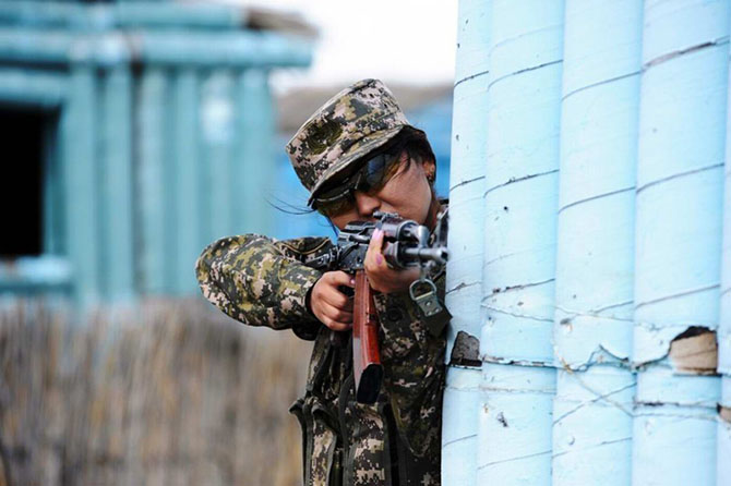 Девушки в армии Казахстана