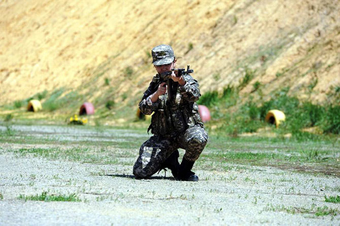 Девушки в армии Казахстана