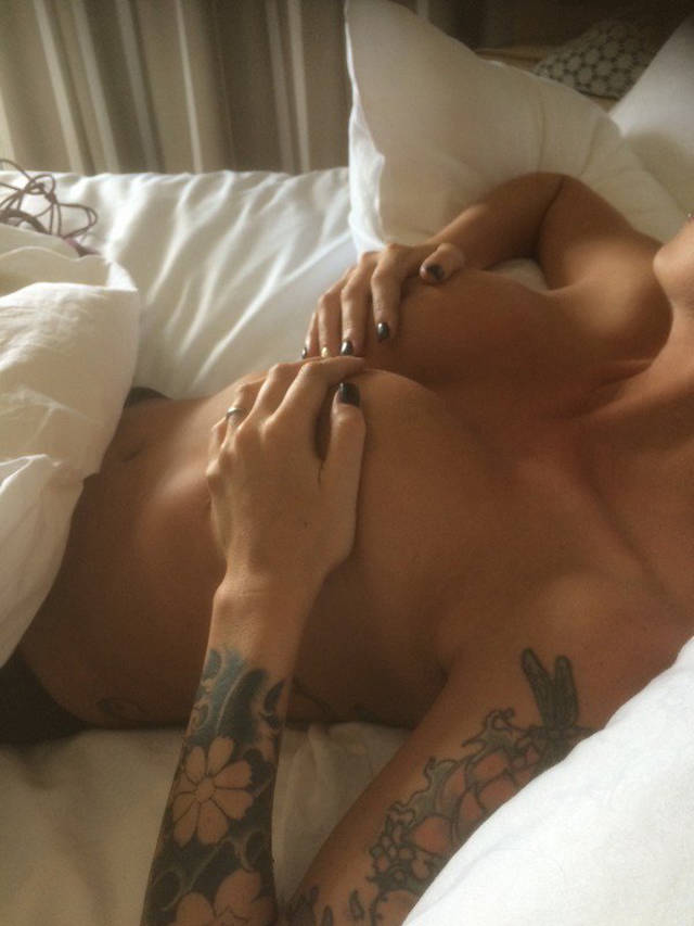 Девушки без бюстгальтеров