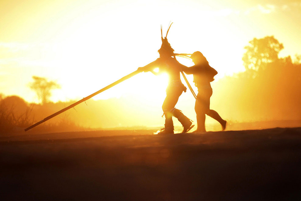 Жизнь племени в бассейне реки Амазонки