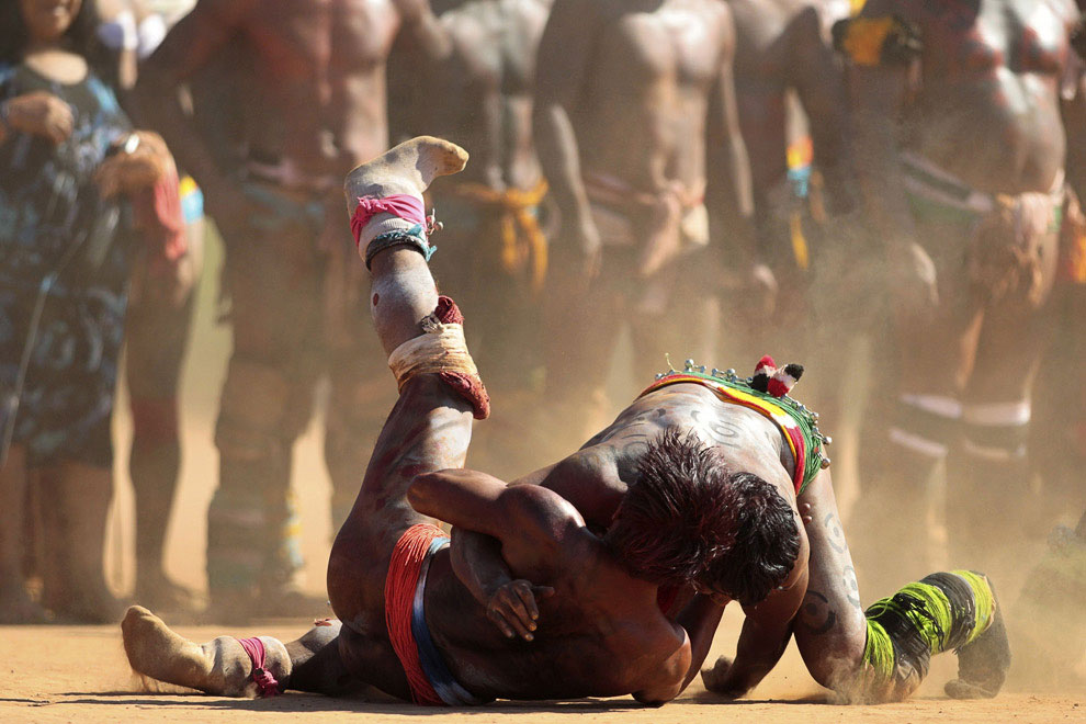 Жизнь племени в бассейне реки Амазонки