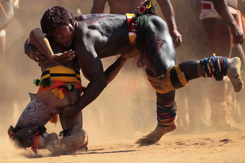 Жизнь племени в бассейне реки Амазонки