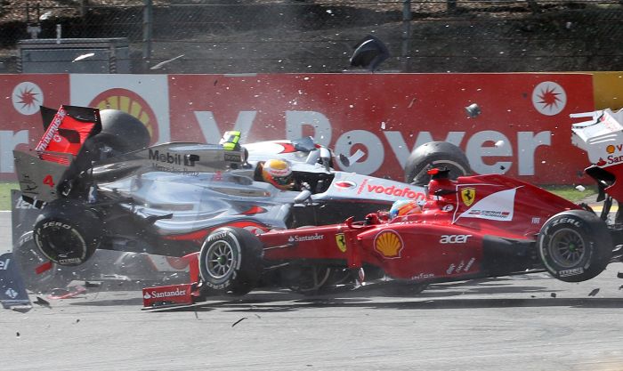 Крутая авария на гонке Формула - 1  (10 фото)