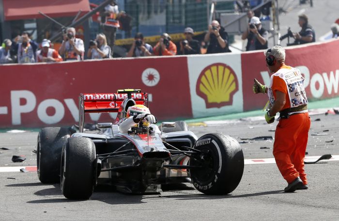 Крутая авария на гонке Формула - 1  (10 фото)