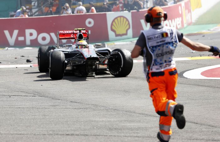Крутая авария на гонке Формула - 1  (10 фото)