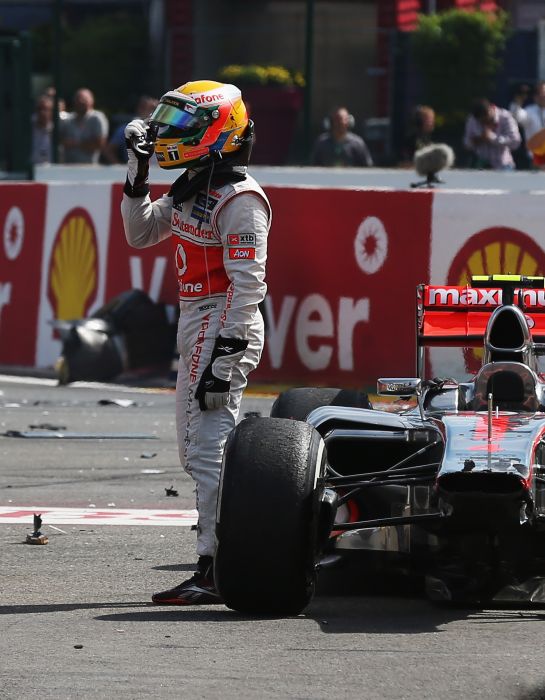 Крутая авария на гонке Формула - 1  (10 фото)