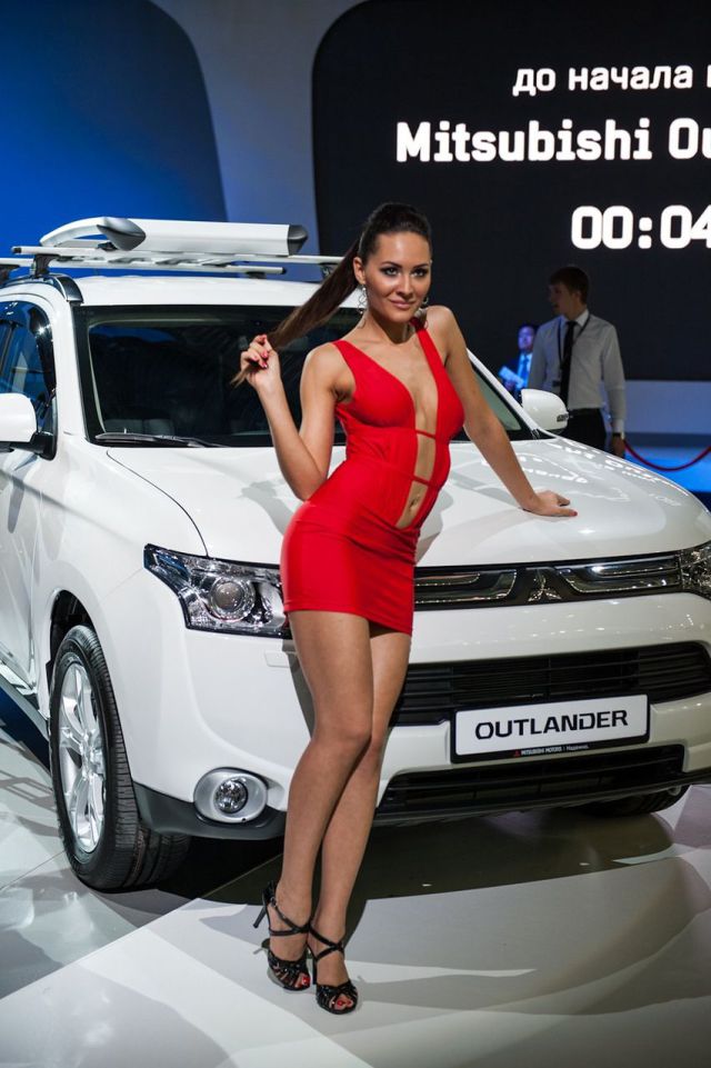 Девушки с Московского автосалона  (52 фото)