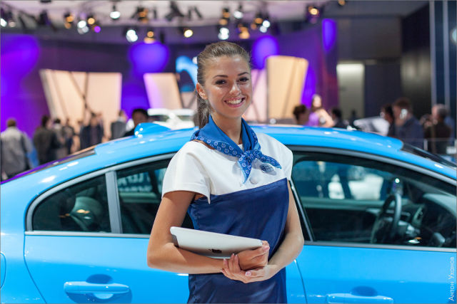 Девушки с Московского автосалона  (52 фото)