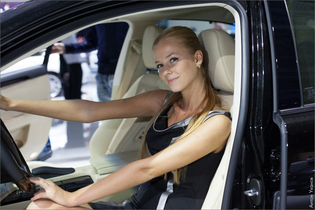 Девушки с Московского автосалона  (52 фото)