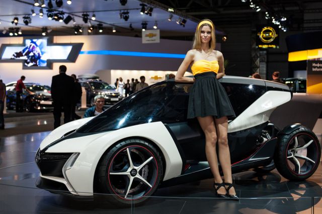 Девушки с Московского автосалона  (52 фото)