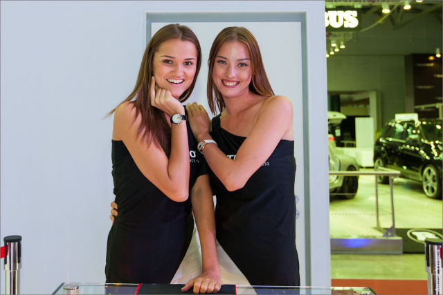 Девушки с Московского автосалона  (52 фото)