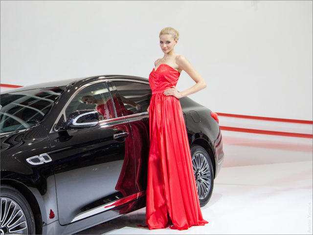 Девушки с Московского автосалона  (52 фото)