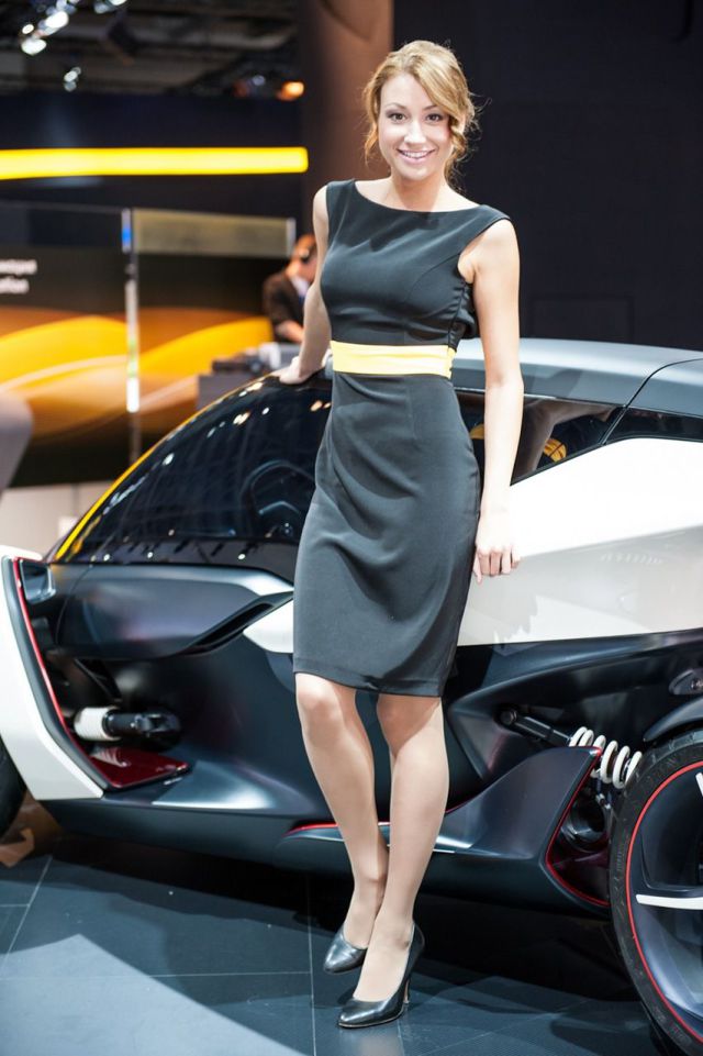 Девушки с Московского автосалона  (52 фото)