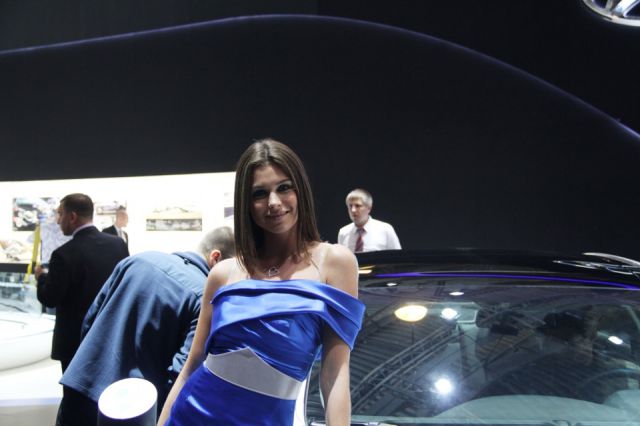 Девушки с Московского автосалона  (52 фото)