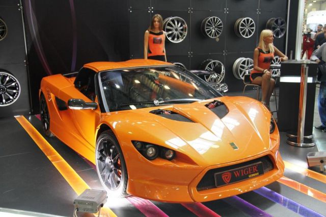 Девушки с Московского автосалона  (52 фото)