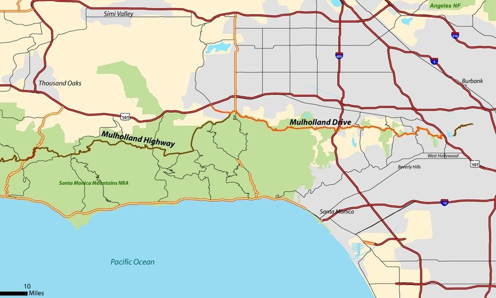 Раритетные автомобили на обрывах шоссе «Малхолланд Драйв» (12 фото)