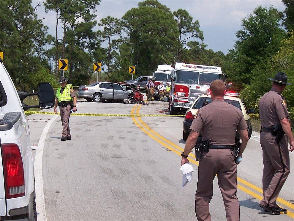 Раритетные автомобили на обрывах шоссе «Малхолланд Драйв» (12 фото)