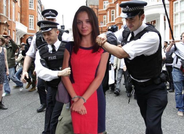 Поменяйте фон