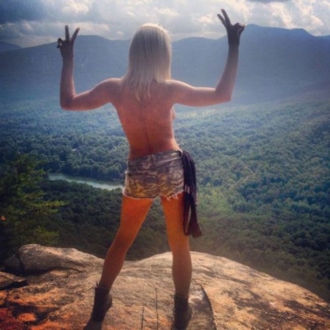 Девушки в шортиках