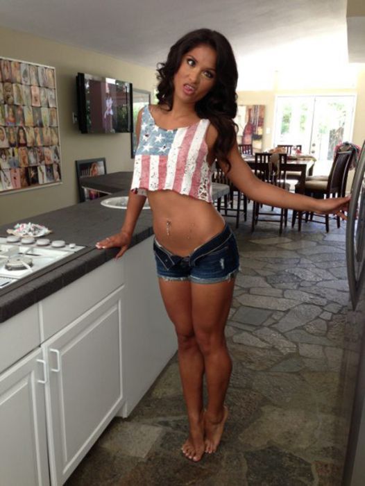 Девушки в шортиках