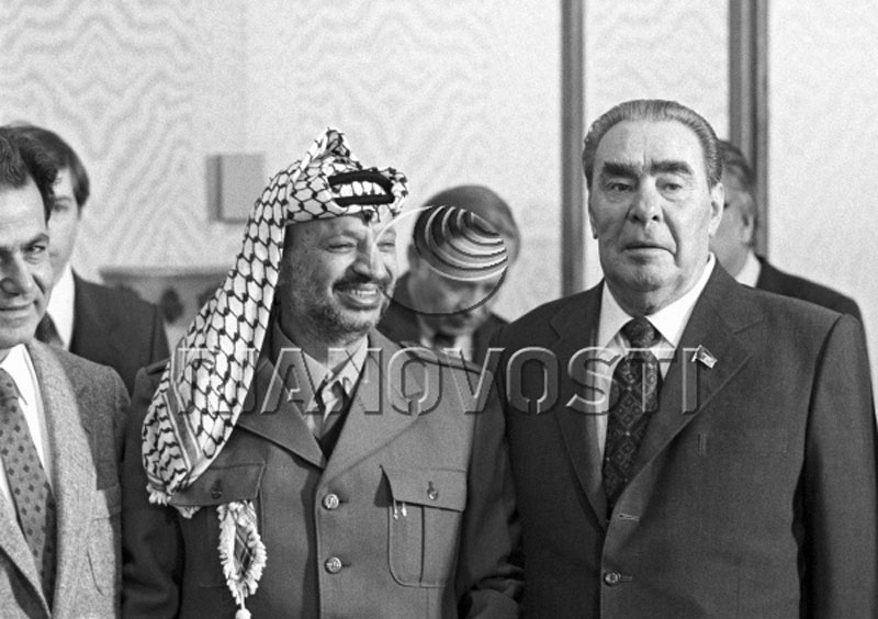 10 фактов про поцелуи Брежнева