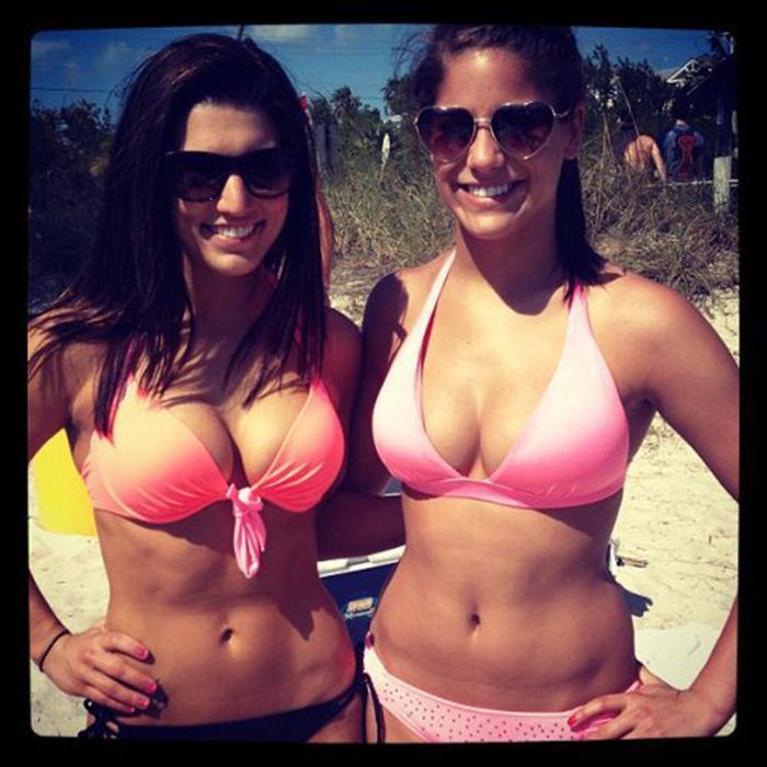 Девушки в бикини