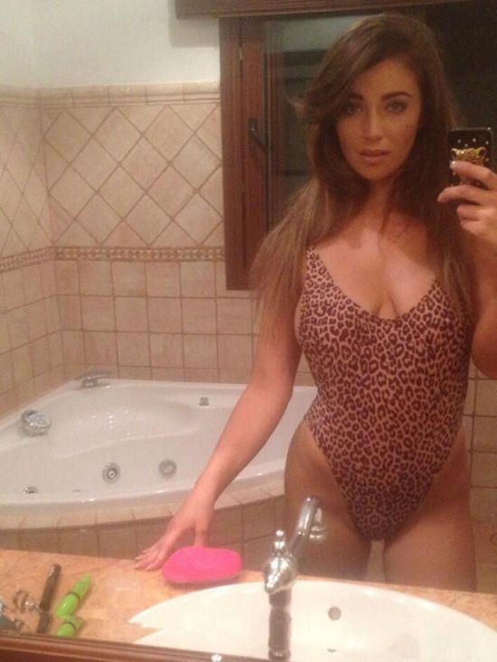 Девчонки в купальниках