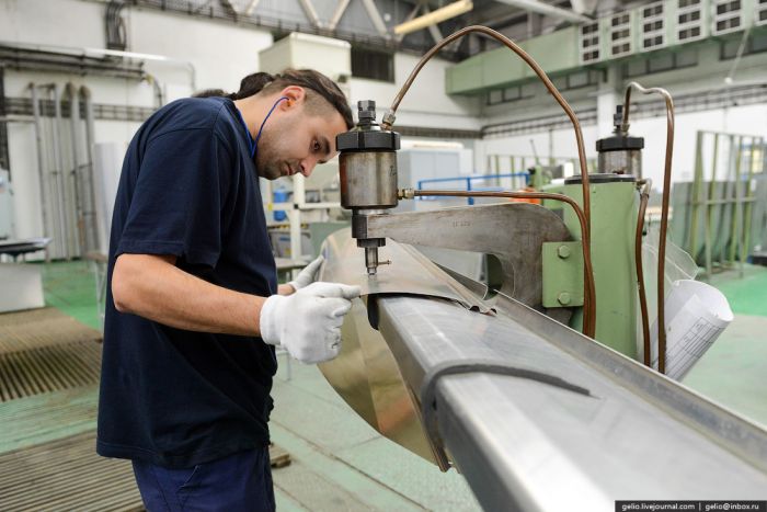 Как делают самолетоы Л-410 в Чехии