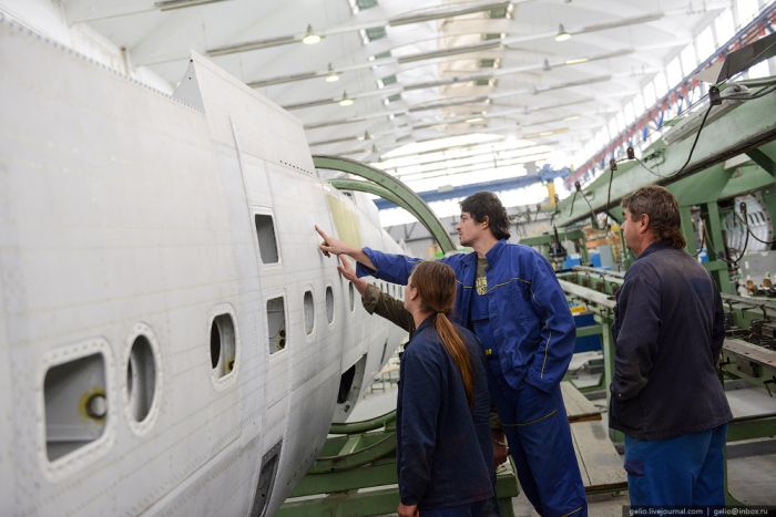 Как делают самолетоы Л-410 в Чехии