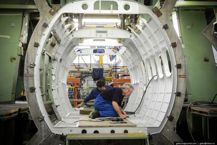 Как делают самолетоы Л-410 в Чехии