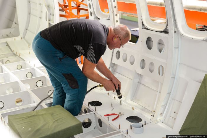 Как делают самолетоы Л-410 в Чехии