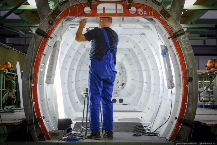 Как делают самолетоы Л-410 в Чехии