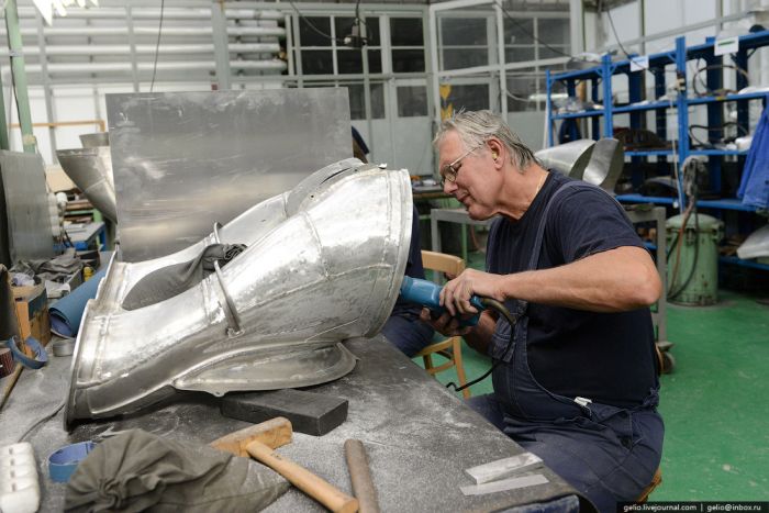 Как делают самолетоы Л-410 в Чехии