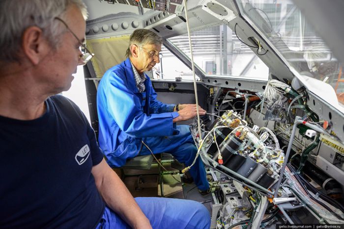 Как делают самолетоы Л-410 в Чехии