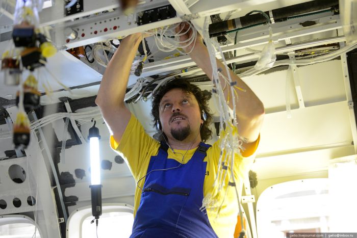 Как делают самолетоы Л-410 в Чехии