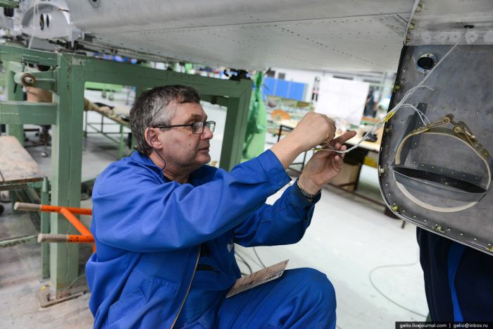 Как делают самолетоы Л-410 в Чехии