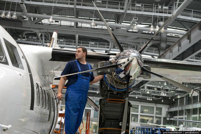 Как делают самолетоы Л-410 в Чехии