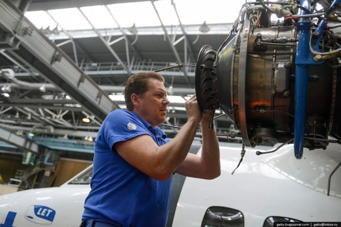 Как делают самолетоы Л-410 в Чехии